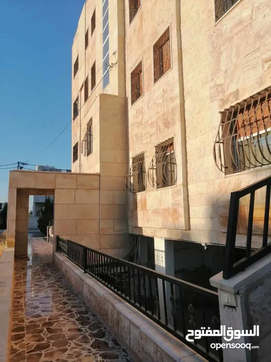 شقة طابق رابع للبيع في الصريح خلف مسجد رياض الصالحين