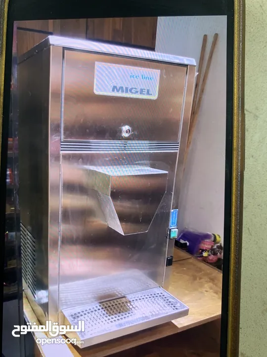 ثلاجة خاصة لصنع الثلج للكاسات والأكياس