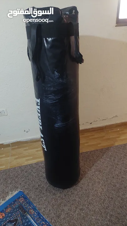 كيس ملاكمة طوله تقريبا 140cm