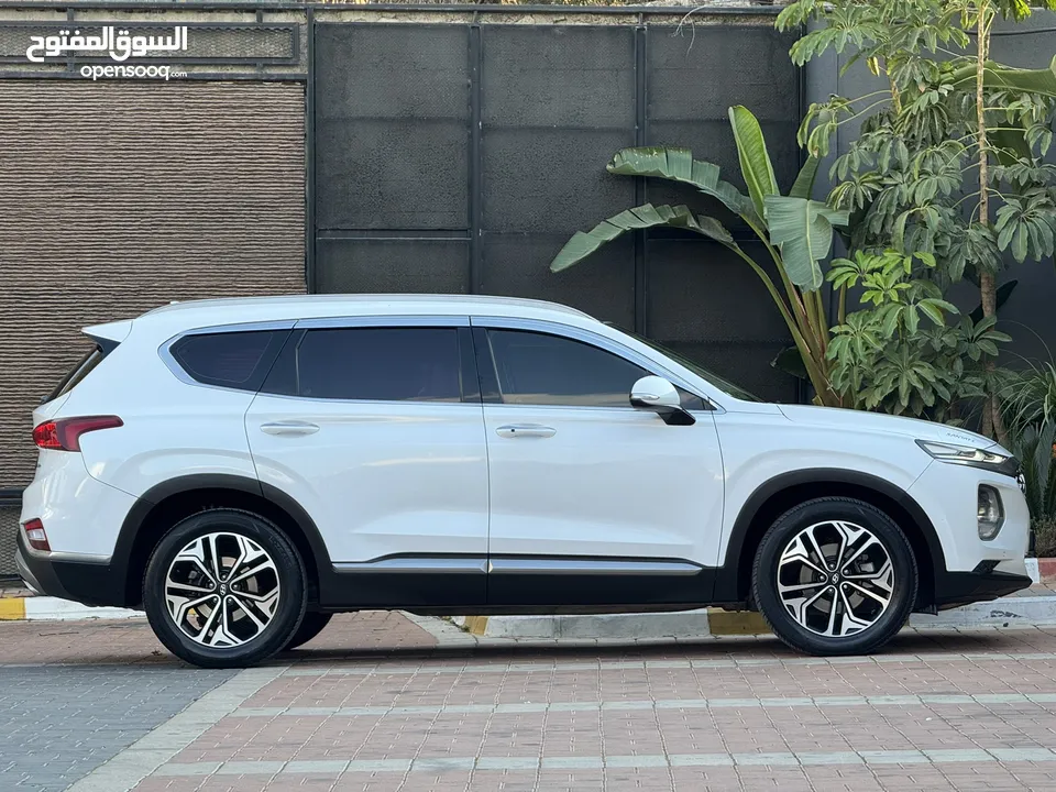 فرصة نادرة – Hyundai Santa Fe بانوراما  (6+1 مقاعد أصلية) ممشى قليل و بحالة الوكالة