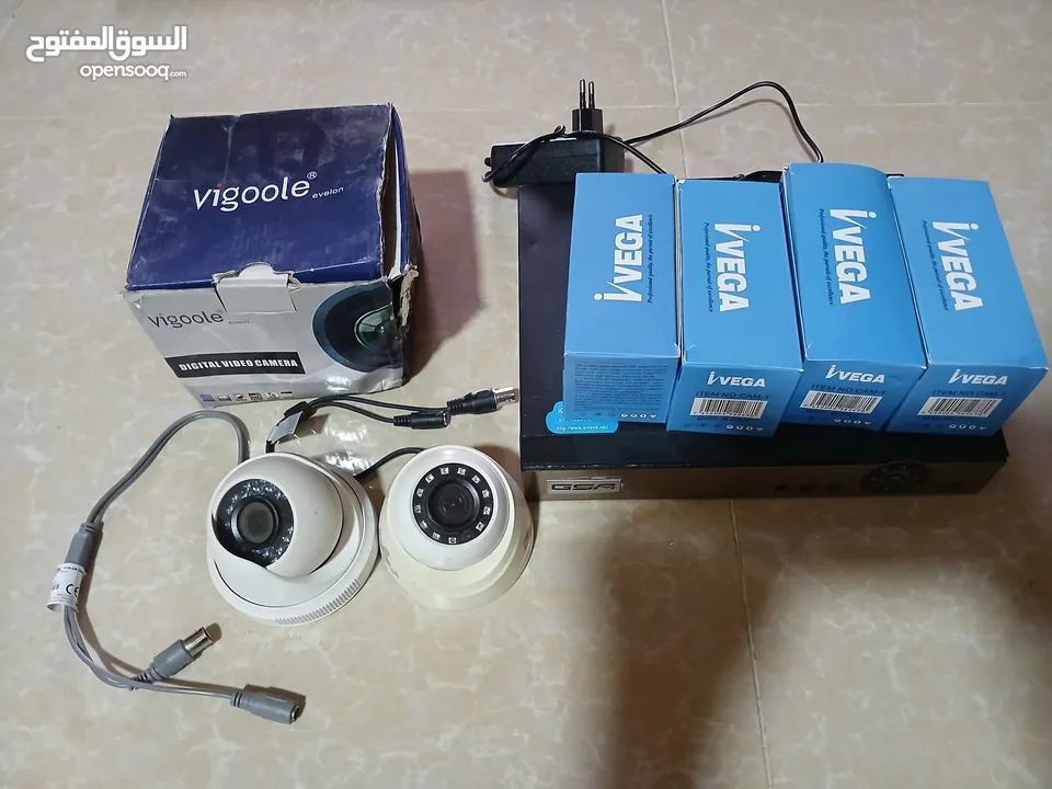كاميرات مراقبة 2 ميجا مستعمل وحالة ممتازه ويوجد كاميرا بالكرتونه ومحولات بالكرتونه شغالات عالفحص