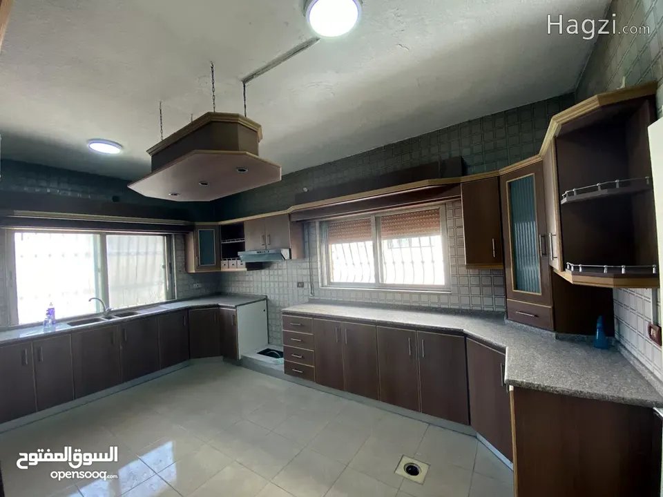 شقة غير مفروشة للإيجار 260م2 ( Property 13161 ) سنوي فقط