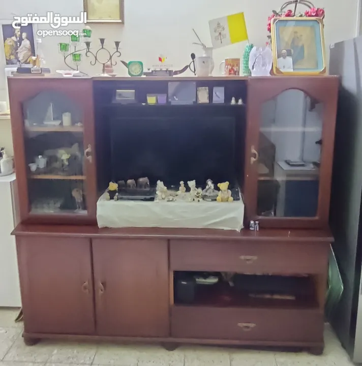 Wooden Tv shelf and Showcase great condition