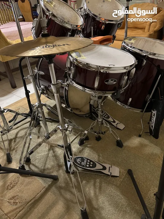 Drums PEARL بحالة الوكالة مع نحاسات Zildjian