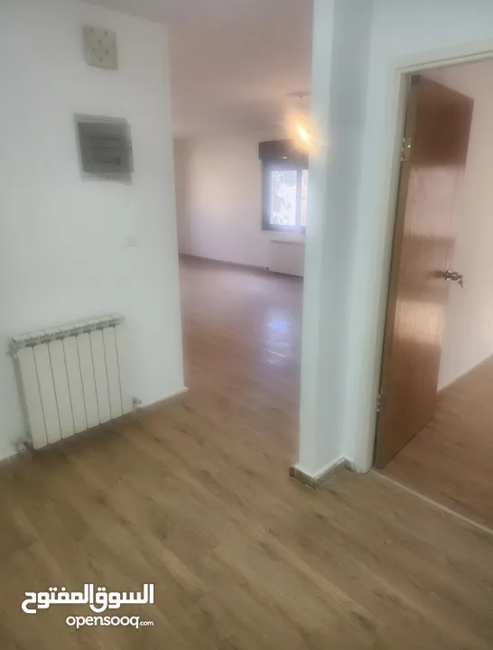 شقة غير مفروشة للإيجار