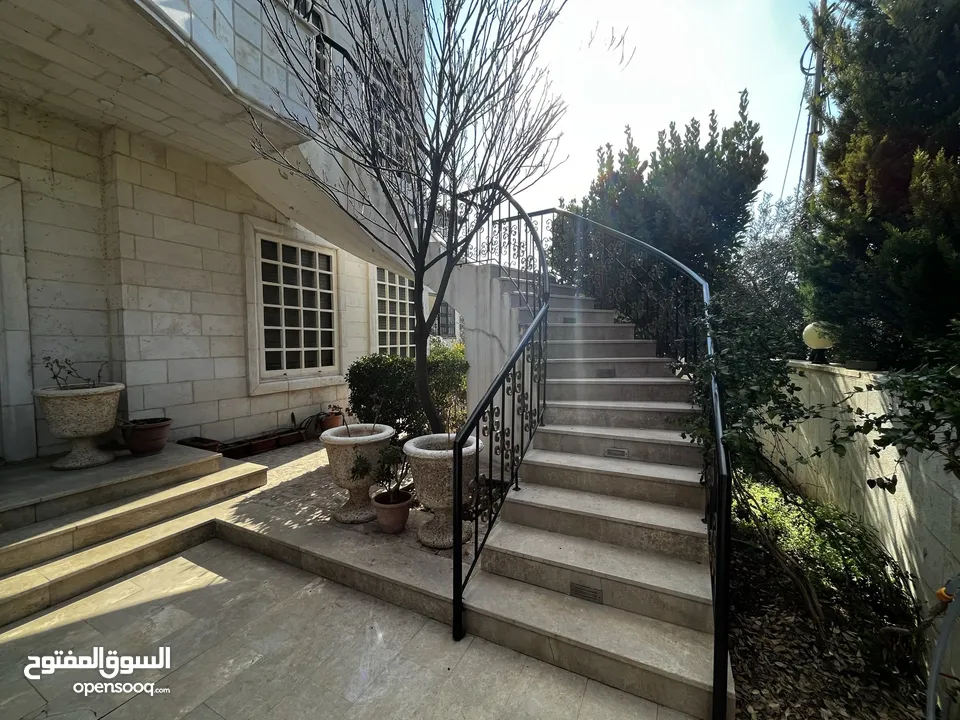 فيــلا مميزة للبيع –  طريق المطار  - خلف مدارس الشويفات