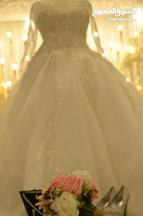 فستان زفاف مستعمل بسعر مغري