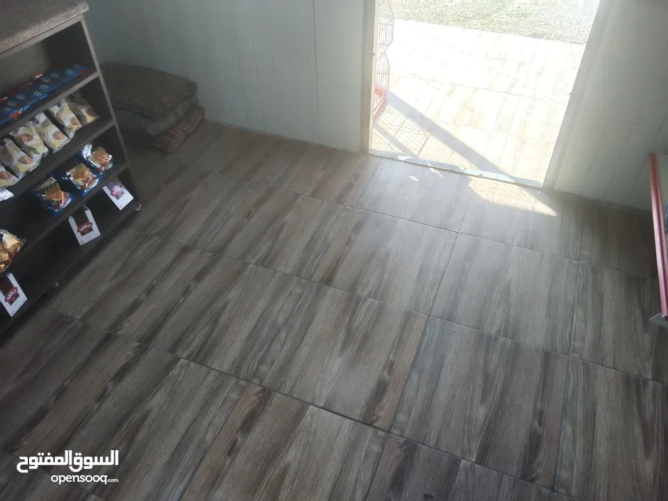 قرفان امريكي  بحاله جيده 3متر*4 متر مع معدات قهوه