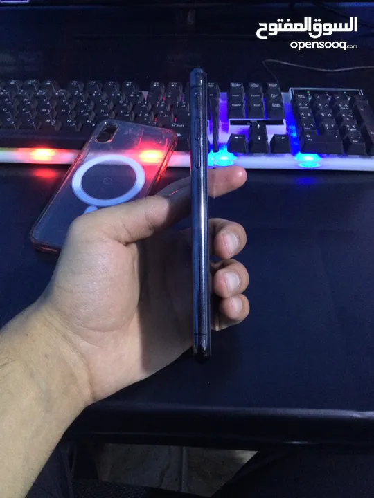 iPhone X  64GB  رمادي مش مغير اشي التلفون نظيف للبيع او للبدل على شاشة Pc
