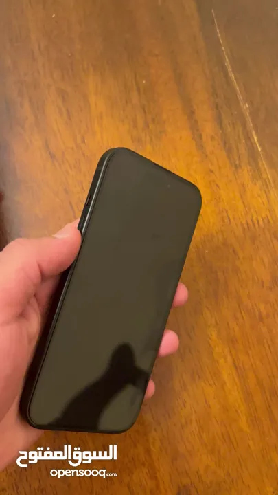 لون اسود تيتانيوم iPhone 15 128G