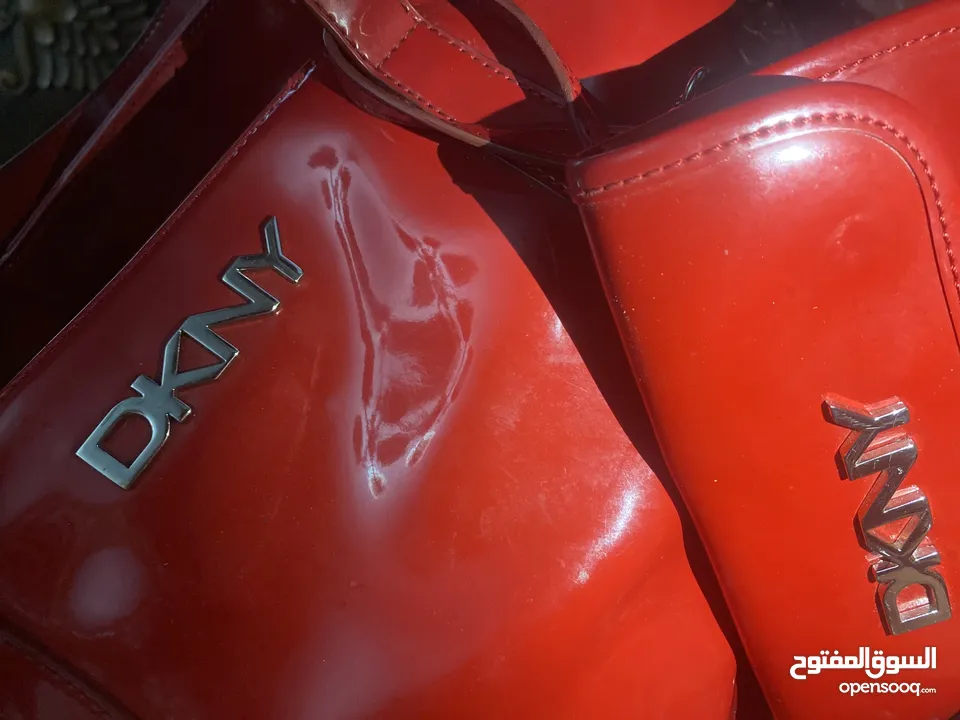 حقيبة الترند حقيبة الأنوثه والجمال DKNY bag بحجم كبير وبتصميم اكثر من أنيق جذااااابه