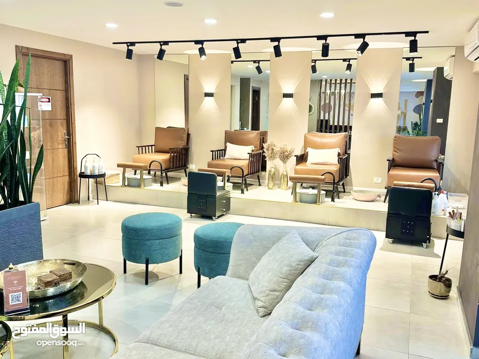 عيادة تجميل مع معدات حديثة للايجار بالخلو