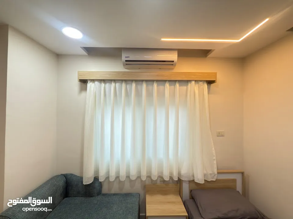 26 استديو للبيع عند الجامعة الاردنية تشطيب جديد حمام و مطبخ لكل استديو عائد استثماري مميز جدا و مميز