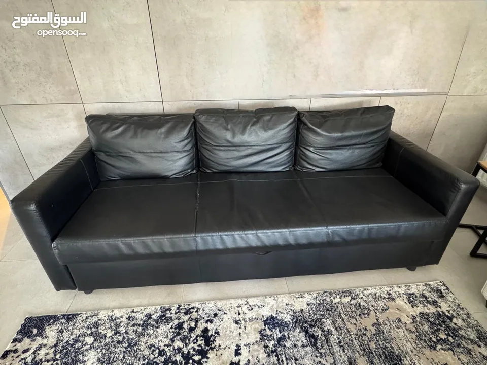 صوفا بيد جلد صنع إيكيا بحالة ممتازة  IKEA Sofa   Bed