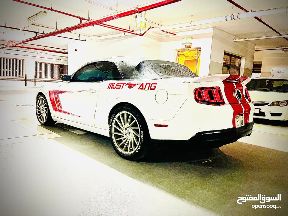 Mustang V6 convertible in perfect condition