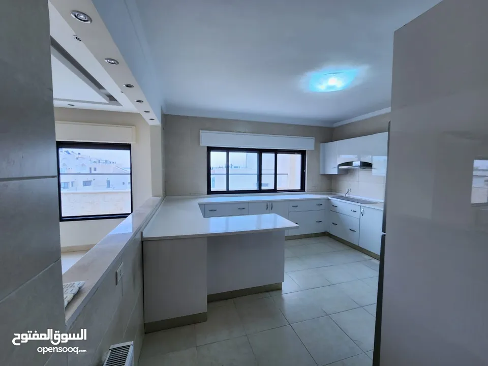 روف فارغ للإيجار في عبدون - ref : 14453