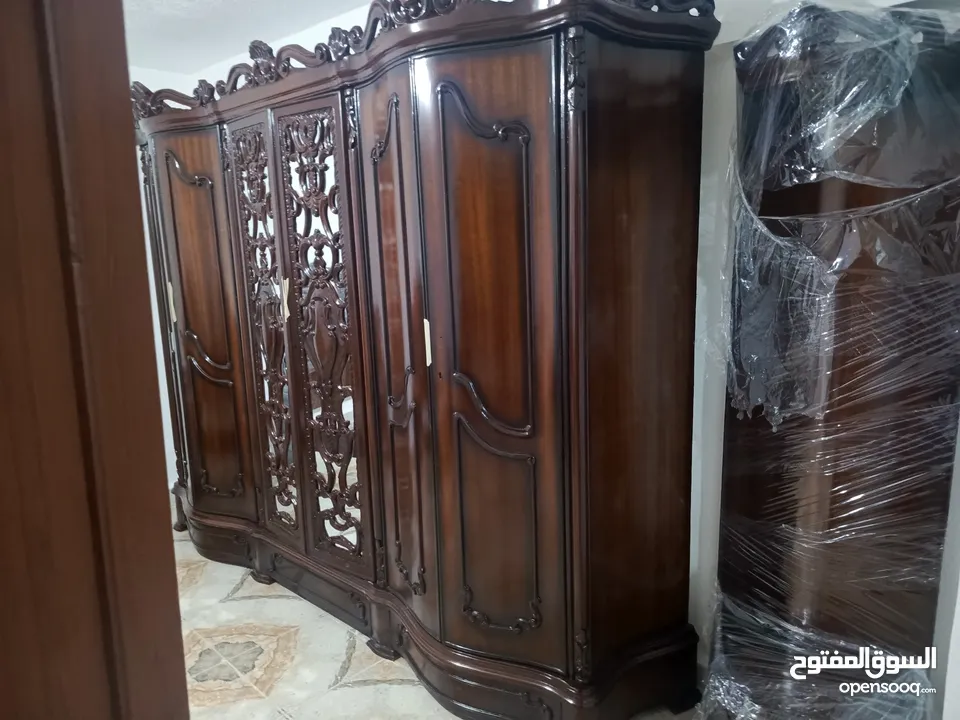 غرفة نوم ماستر XL لقطه خشب زان وقشرة بلوط بحالة الوكالة موجوده في السلط