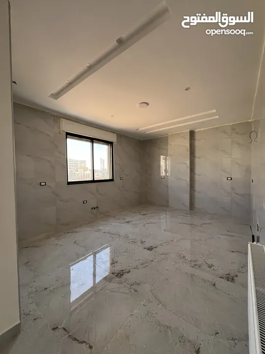 شقق مميزة للبيع 250 متر في ارقى مناطق شمال عمان شفابدران متوفر طابق اول وطابق أرضي وأخير مع روف مميز