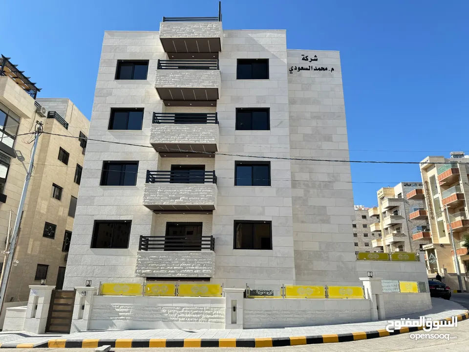 شقق أخير مع الروف للبيع مميزة جدآ في البنيات طريق المطار جامعة البترا مساحة 280 م2 من المالك مباشرة