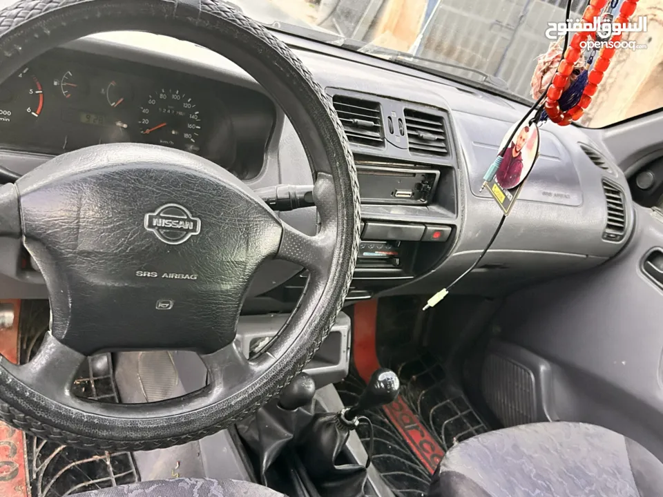 نيسان موديل 2000
