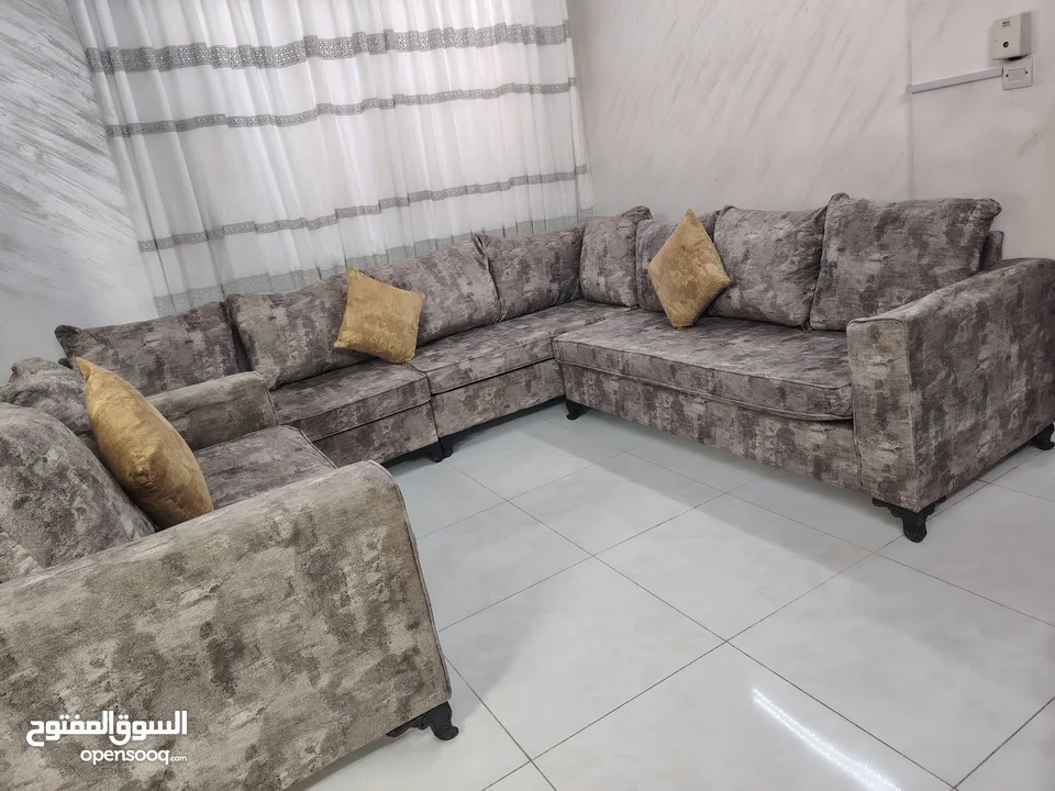 كنب مستعمل بحالة ممتازة