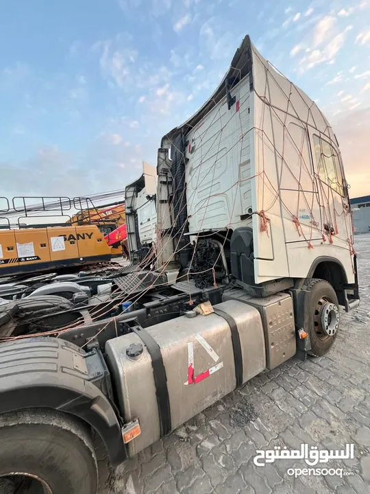 VOLVO 4 X 4 TRUCK HEAD DUBAI  SAUDI ARABIA  فولفو 4 × 4 شاحنة هيد دبي  المملكة العربية السعودية