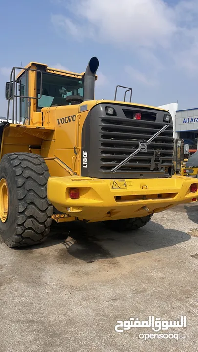 جرافات عدد 2  Volvo F180 +Volvo E180
