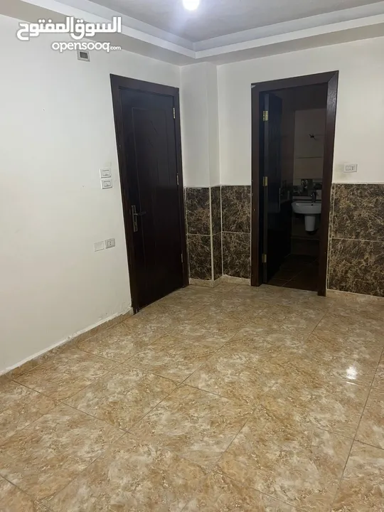 شقة مميزة جدا للبيع بالقرب من مستشفى الأمير حمزة (بسعر مغري)