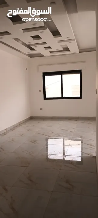 شقة أرضية مميزة مع تراس خارجي واسع للبيع في شفا بدران