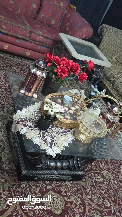 غرفة نوم بنات ومكتب وطاولة وسط بسعر مناسب