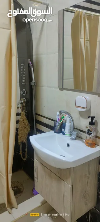 شقه للبيع طابق اول البيت جاهز للسكن واجهه حجر مقابل ضريبه الدخل
