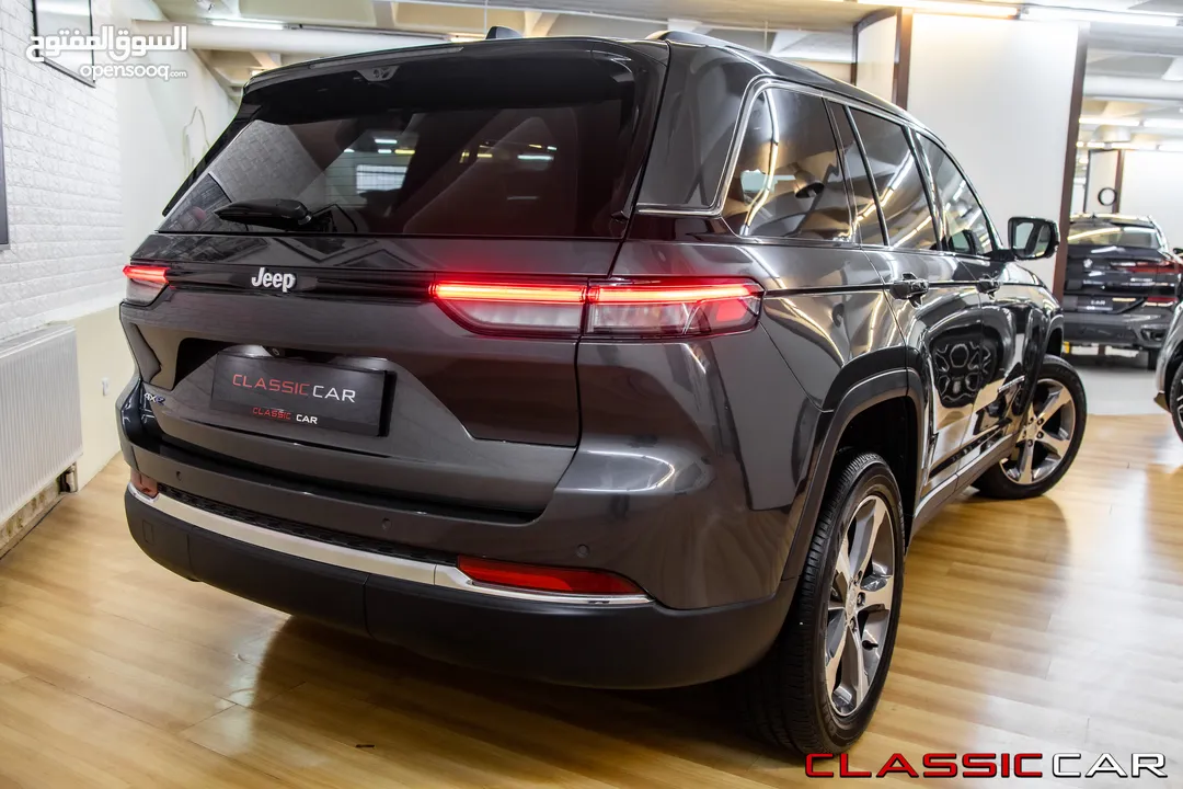 Jeep Grand Cherokee 2022 Limited Plug in hybrid 4xe  السيارة بحالة ممتازة جدا و قطعت مسافة 5000 كيلو