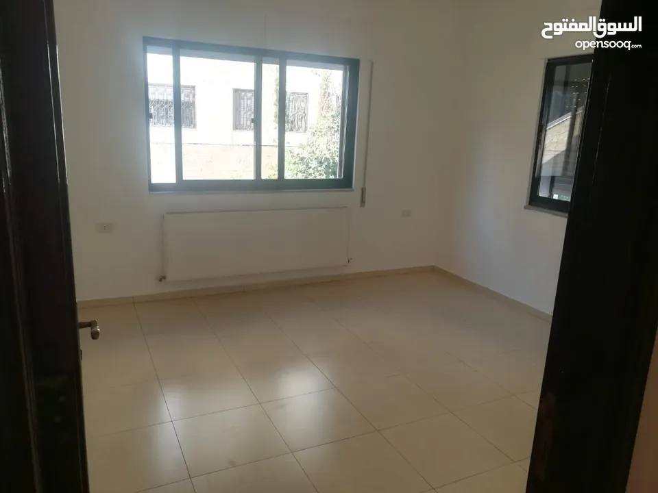 طابق مستقل من فيلا للايجار في ضاحية الرشيد مقابل فندق قصر الحرير