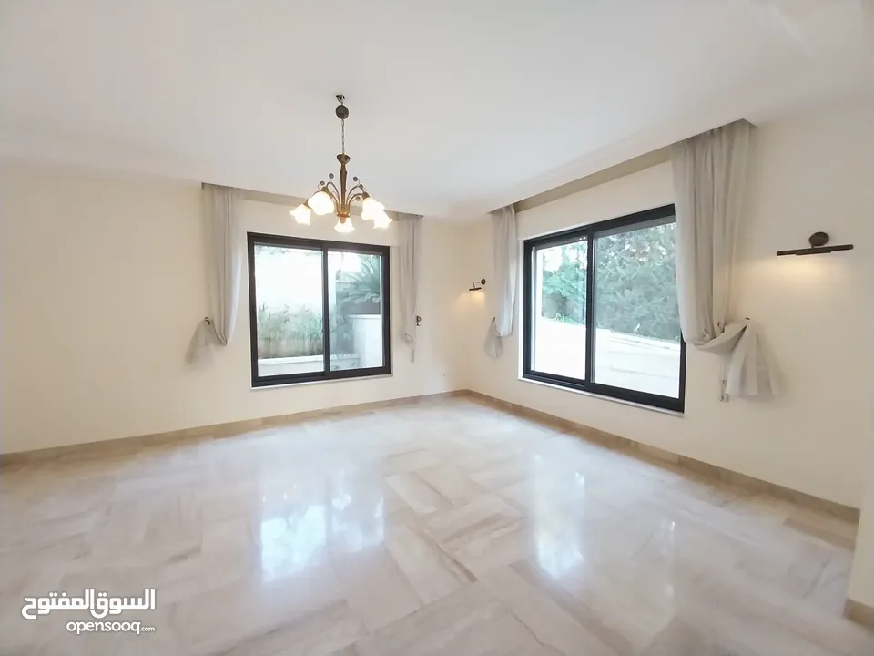 شقة شبه مفروشة للإيجار 250م2 ( Property 19136 )-175089600