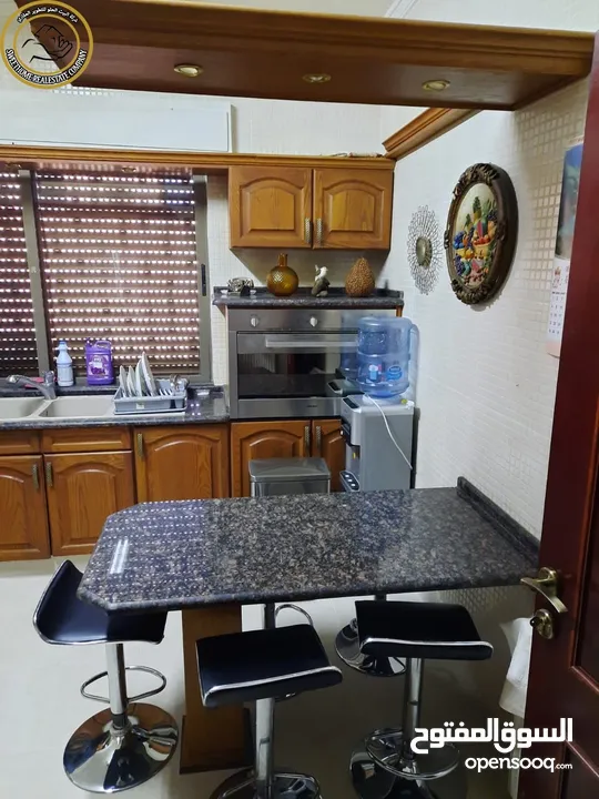 شقة مفروشة فاخرة للبيع في أم السماق الجنوبي  - خلف ال ( C-Town) طابق ثالث مع روف دوبلكس 290م