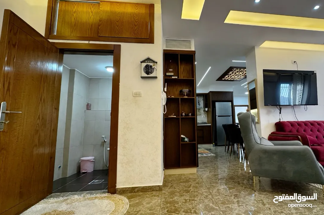 روف للايجار مفروش بالكامل في اجمل مناطق البيرة التواصل مع المالك مباشرة دون عمولة (1250) دولار