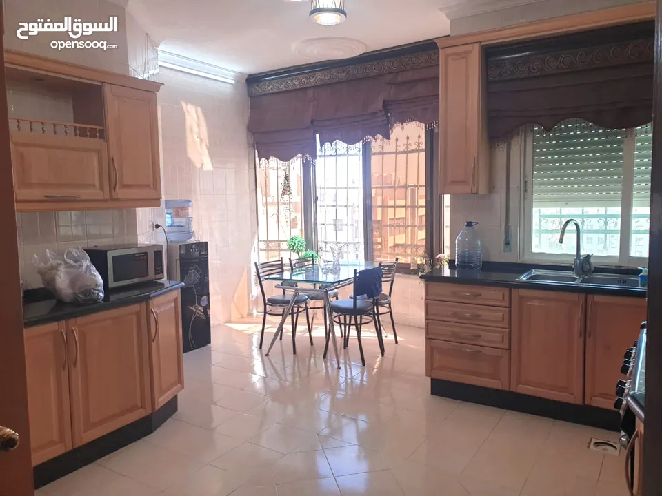 تلاع العلي شقة مفروشة 200 متر طابق رابع 3 غرف نوم