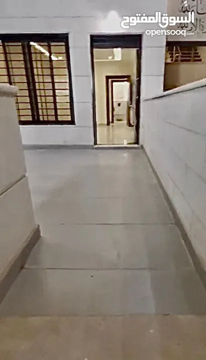 شقة للإيجار طابق ارضي فخمة جدا