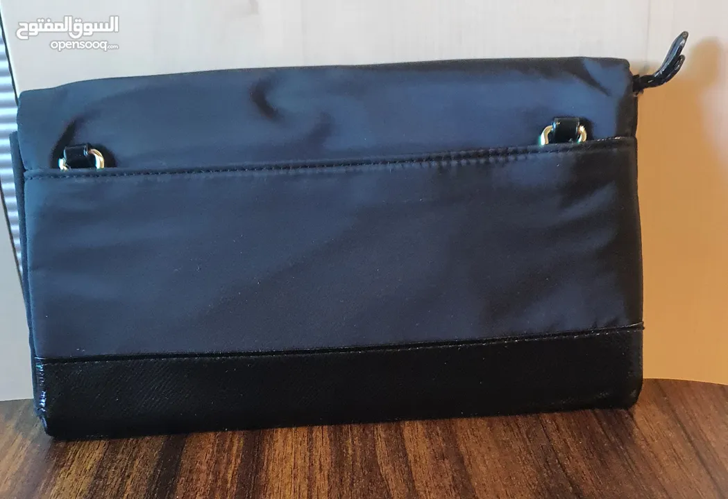 حقيبة يد - حقيبة كتف مع حزام سوداء من فيكتوريا سيكريت  Clutch Bag-Crossbody Bag Victoria's Secret