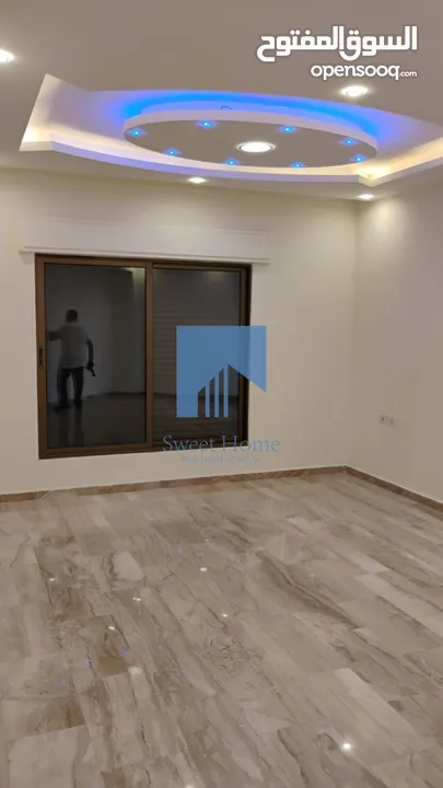 شقة أرضية فاخرة للبيع في الجاردنز  - خلف جريدة الرأي 185م مع ترسات 110م تشطيب سوبر ديلوكس