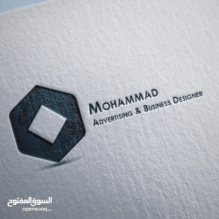 مصمم هويات بصرية ومدير إبداعي
