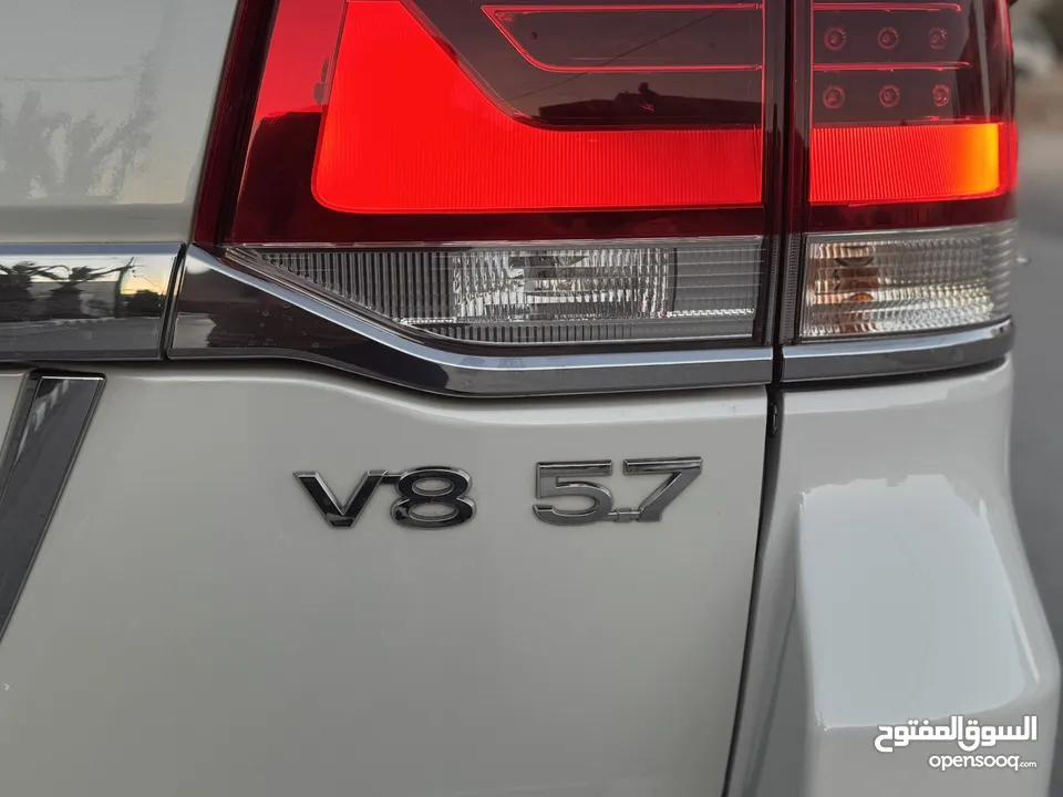 Toyota Land Cruiser 2016 Gx-r 5700CC V8 بحالة الوكالة الفحص: 7 جيد بدون ملاحظات