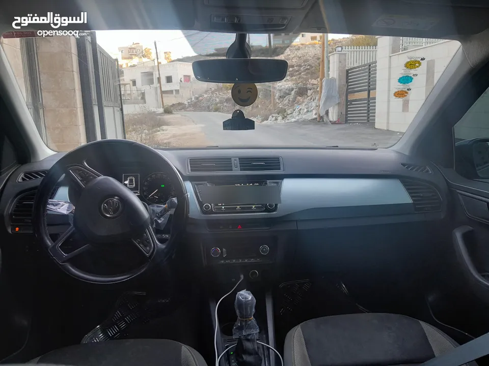 سكودا فابيا 2019. ترخيص 2018 اتومات ولا غرام بوية