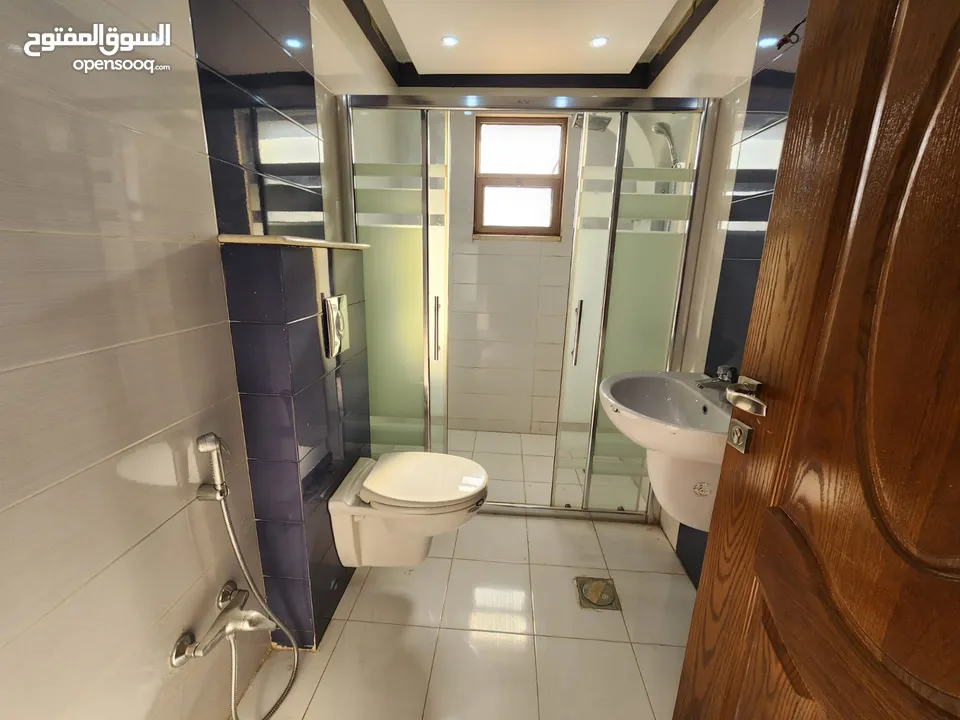 شقة مع روف منفصلين للبيع في دير غبار ref: 14232