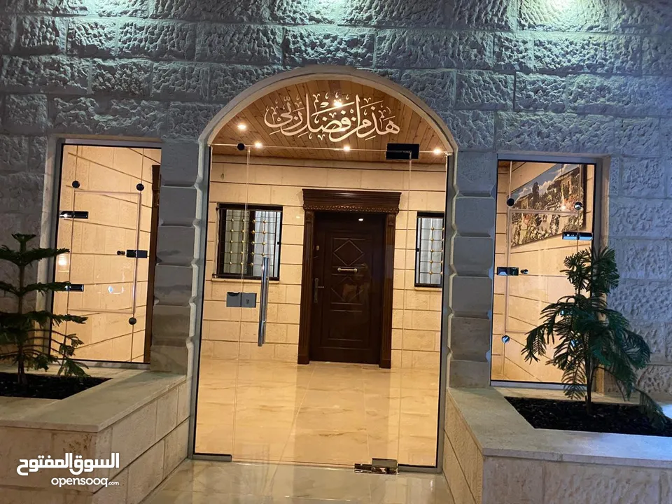 بيت طابقين للبيع