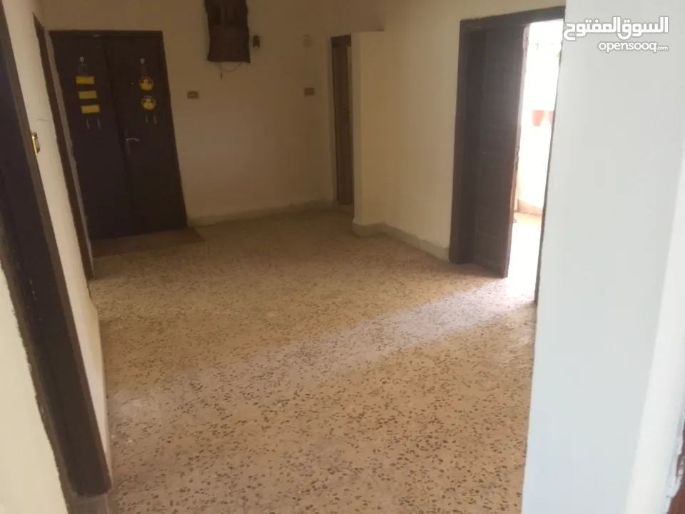 شقة طابق اول