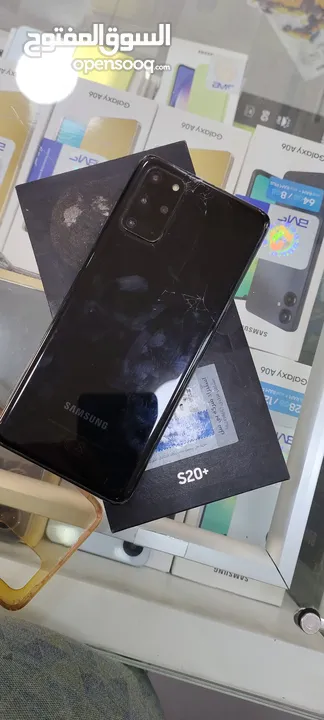 جهاز سامسونج S20 plus مستعمل نظيف معاه كرتونه وشاحن وسماعه
