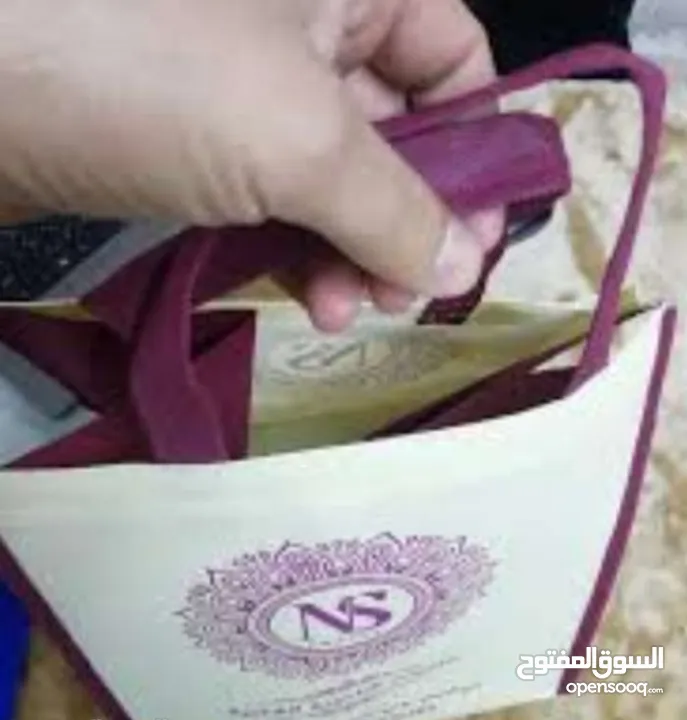 اكياس ورقية وكرتون مع شعار مغلافات وظروف ورقية