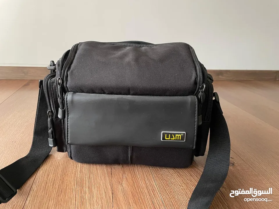 كاميرا canon eos 1200D فل hd بحالة ممتازة جدا للبيع بسعر مغري مع كامل مستلزماتها + هدايا عديدة
