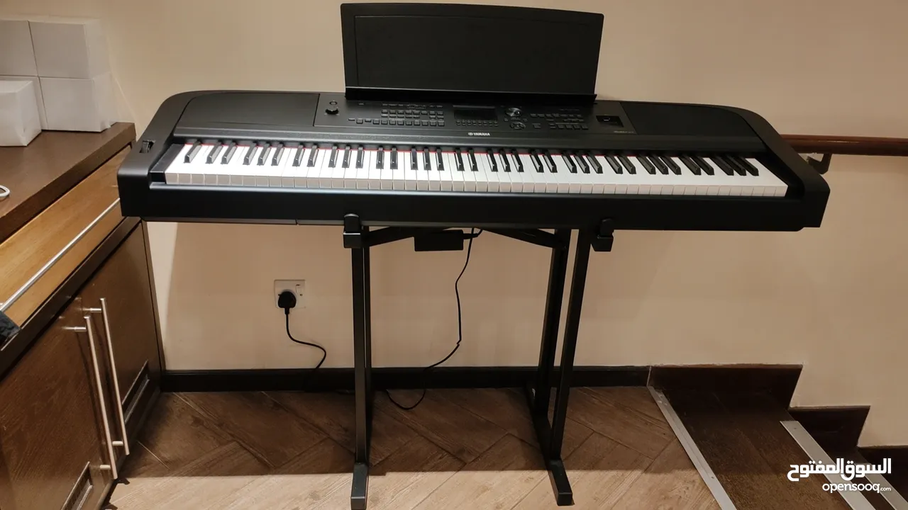 YAMAHA DGX-670 grand digital piano